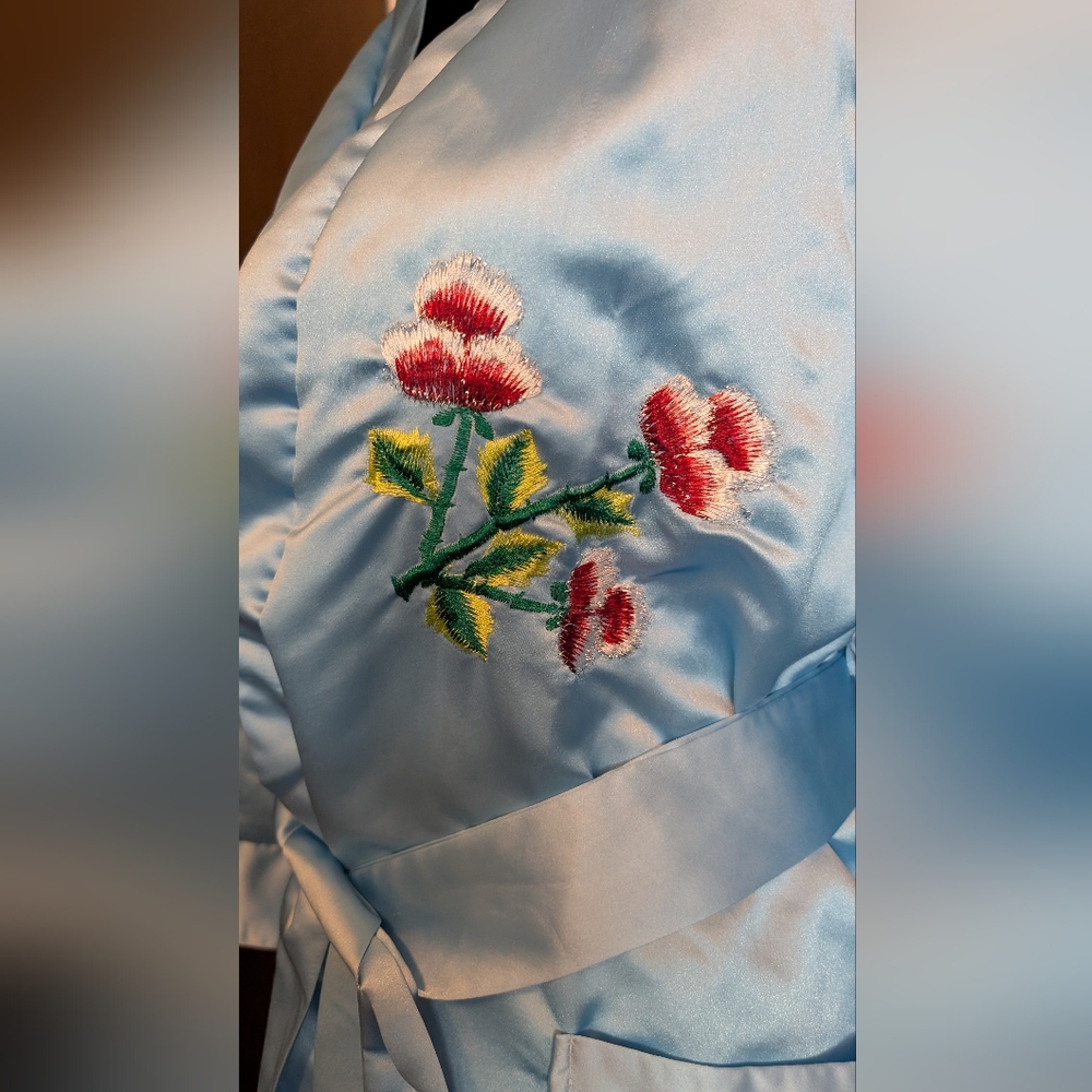 VINTAGE 90s Blue Embroidered Robe Medium - Picture 3 of 8